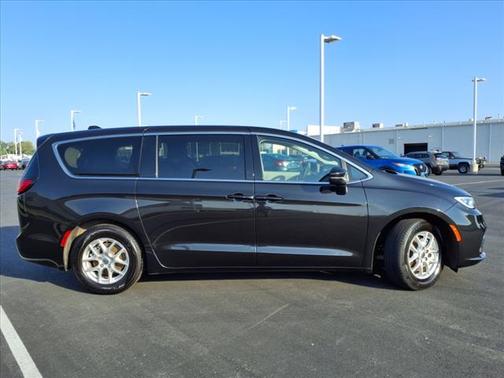 2023 Chrysler Pacifica Touring-L