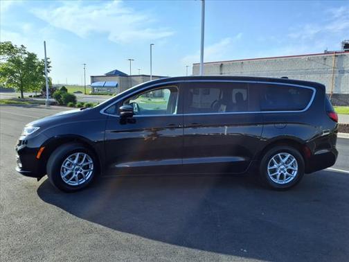 2023 Chrysler Pacifica Touring-L