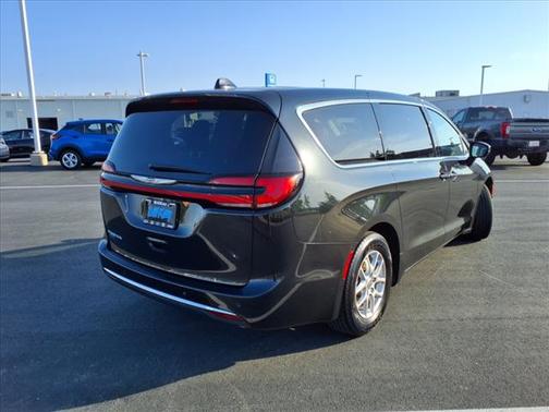 2023 Chrysler Pacifica Touring-L
