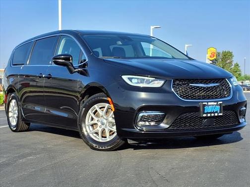 2023 Chrysler Pacifica Touring-L
