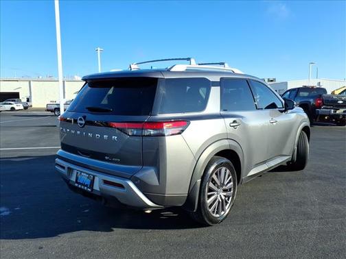 2023 Nissan Pathfinder SL