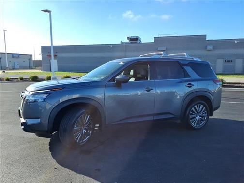 2023 Nissan Pathfinder SL