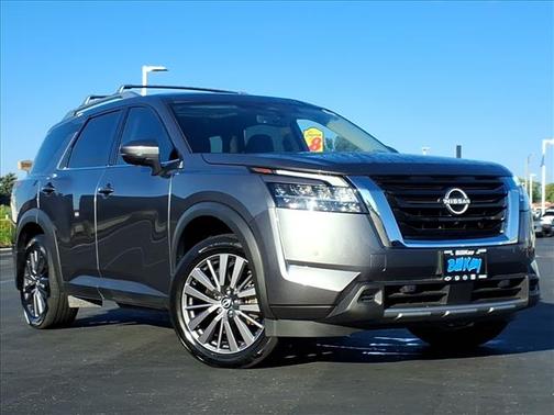 2023 Nissan Pathfinder SL