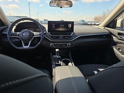 White 2023 Nissan Altima 2.5 SV