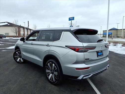 2025 Mitsubishi Outlander SE