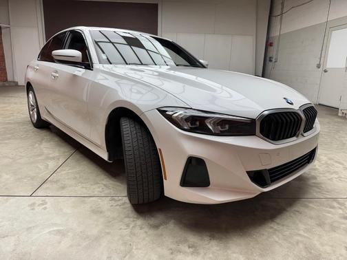 Mineral White Metallic 2023 BMW 330 i xDrive