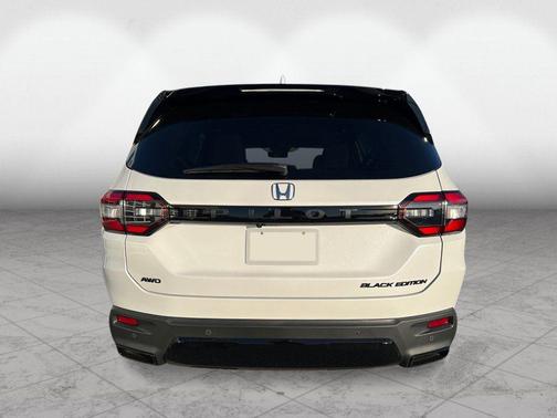 Platinum White Pearl 2026 Honda Pilot Black Edition