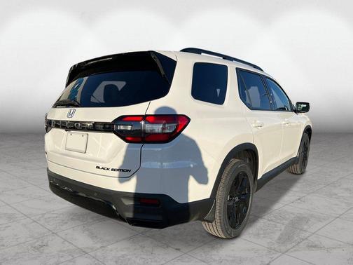 Platinum White Pearl 2026 Honda Pilot Black Edition