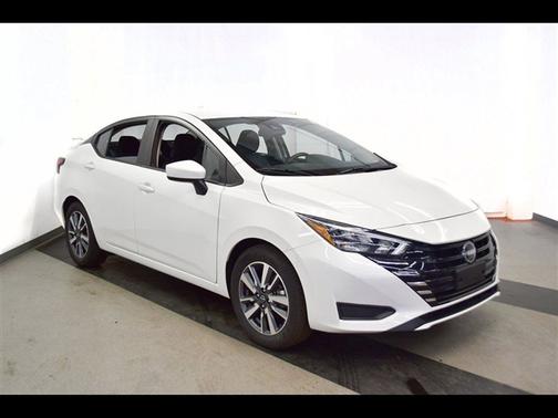 Aspen White 2025 Nissan Versa 1.6 SV