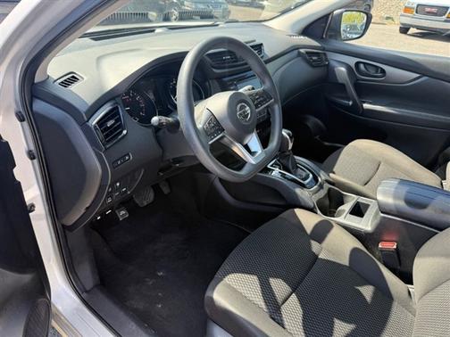 Brilliant Silver Metallic 2021 Nissan Rogue Sport S