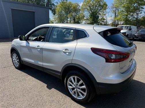 Brilliant Silver Metallic 2021 Nissan Rogue Sport S