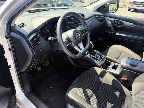 Brilliant Silver Metallic 2021 Nissan Rogue Sport S
