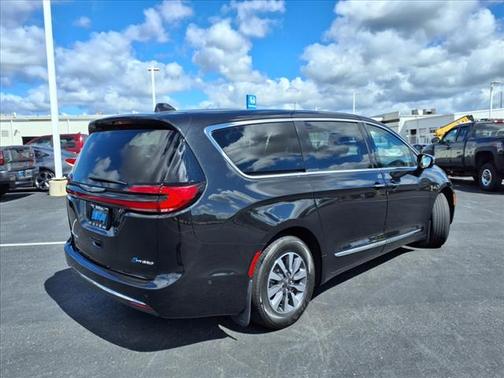 2023 Chrysler Pacifica Hybrid Limited