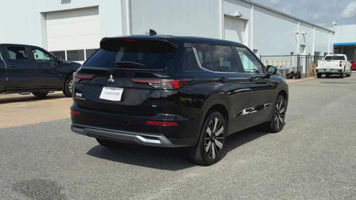 Black 2025 Mitsubishi Outlander SE