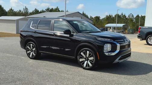 Black 2025 Mitsubishi Outlander SE