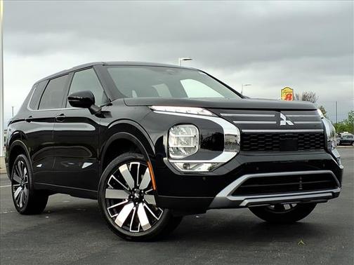 Labrador Black Pearl 2025 Mitsubishi Outlander SE