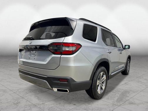 Solar Silver Metallic 2026 Honda Pilot EX-L