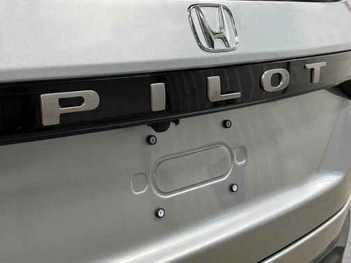 Solar Silver Metallic 2026 Honda Pilot EX-L