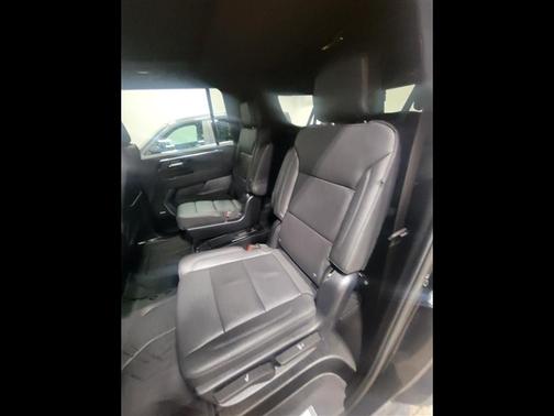 2025 Chevrolet Suburban LT