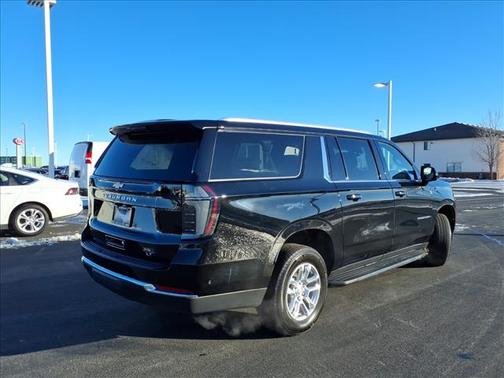 2025 Chevrolet Suburban LT