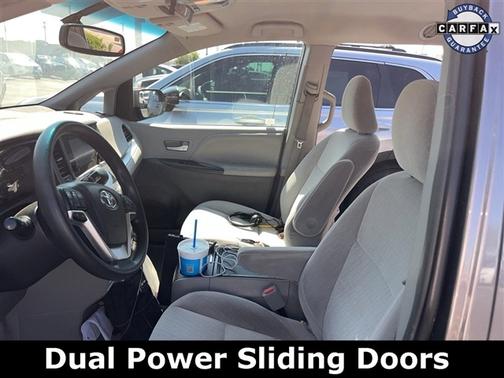 2017 Toyota Sienna LE