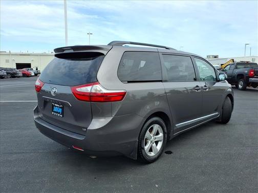 2017 Toyota Sienna LE