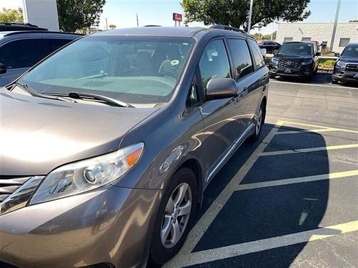 2017 Toyota Sienna LE