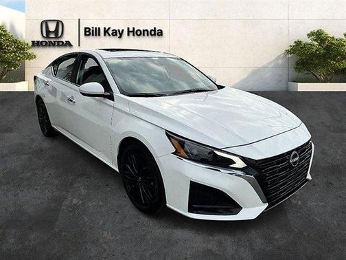 Glacier White 2025 Nissan Altima SV