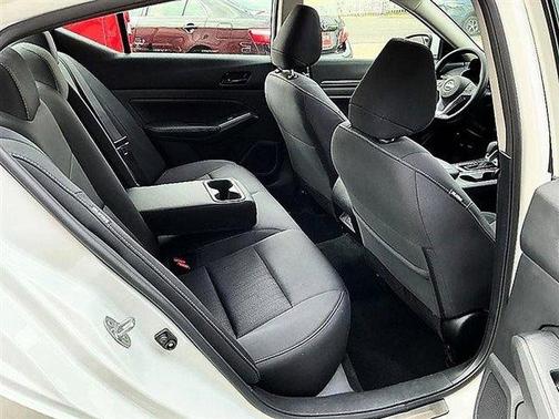 Glacier White 2025 Nissan Altima SV
