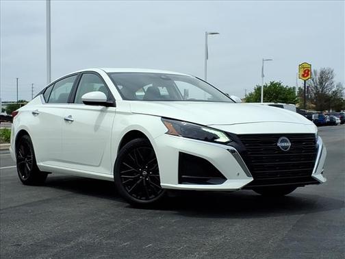 Glacier White 2025 Nissan Altima SV