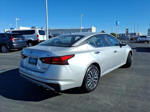 Brilliant Silver Metallic 2024 Nissan Altima 2.5 SV