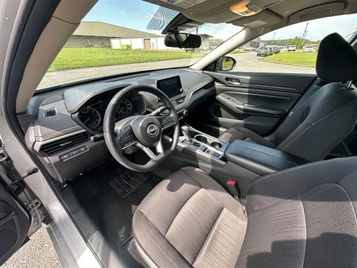 Brilliant Silver Metallic 2024 Nissan Altima 2.5 SV