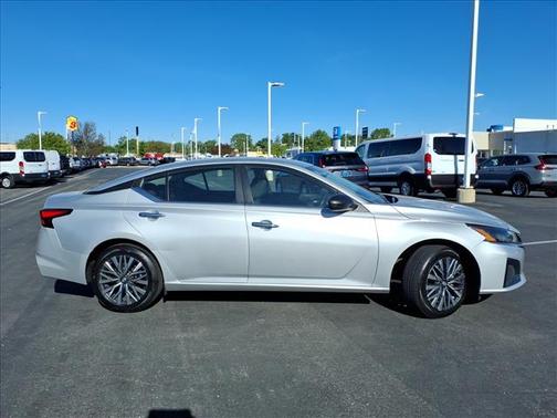 Brilliant Silver Metallic 2024 Nissan Altima 2.5 SV