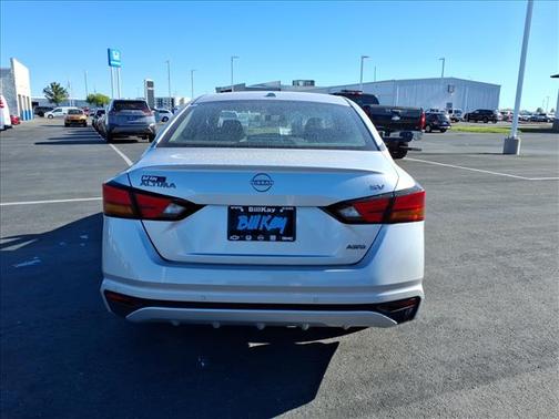 Brilliant Silver Metallic 2024 Nissan Altima 2.5 SV