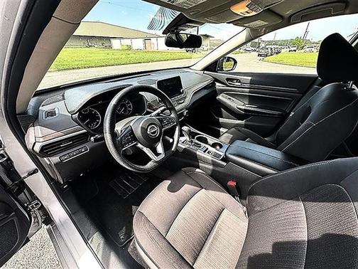 Brilliant Silver Metallic 2024 Nissan Altima 2.5 SV