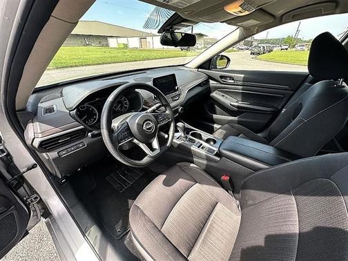 Brilliant Silver Metallic 2024 Nissan Altima 2.5 SV