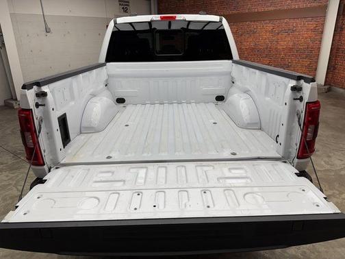 Oxford White 2023 Ford F-150 XLT