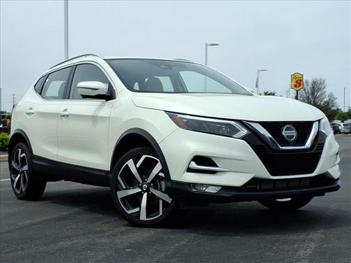 White 2022 Nissan Rogue Sport SL