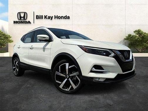 White 2022 Nissan Rogue Sport SL
