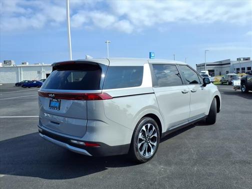 2024 Kia Carnival EX