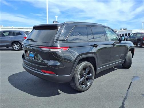2022 Jeep Grand Cherokee Altitude