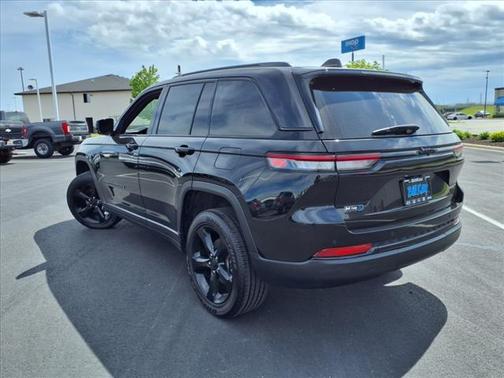 2022 Jeep Grand Cherokee Altitude