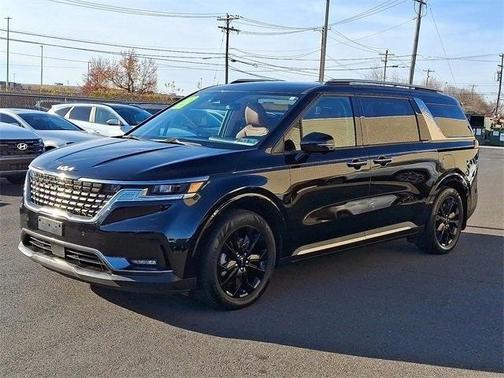 2023 Kia Carnival SX