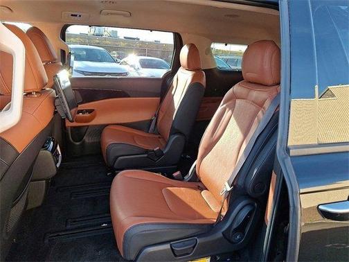 2023 Kia Carnival SX