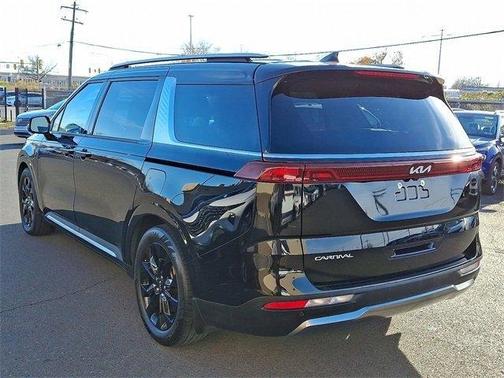 2023 Kia Carnival SX