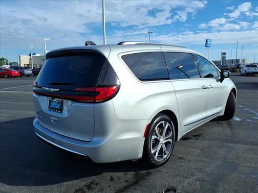 Silver Mist Clearcoat 2026 Chrysler Pacifica Pinnacle