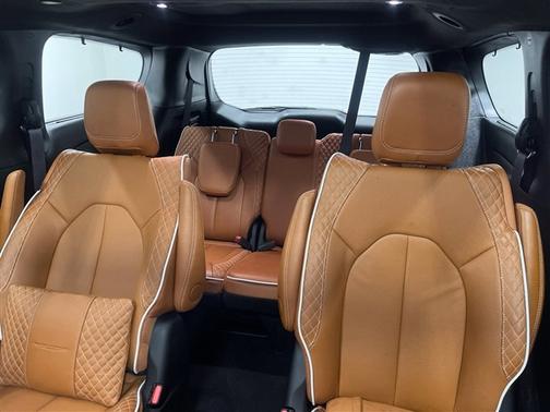 Silver Mist Clearcoat 2026 Chrysler Pacifica Pinnacle
