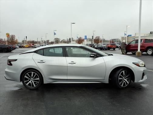 2022 Nissan Maxima SV