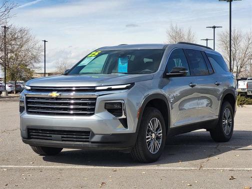 2025 Chevrolet Traverse LT