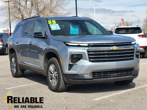 2025 Chevrolet Traverse LT